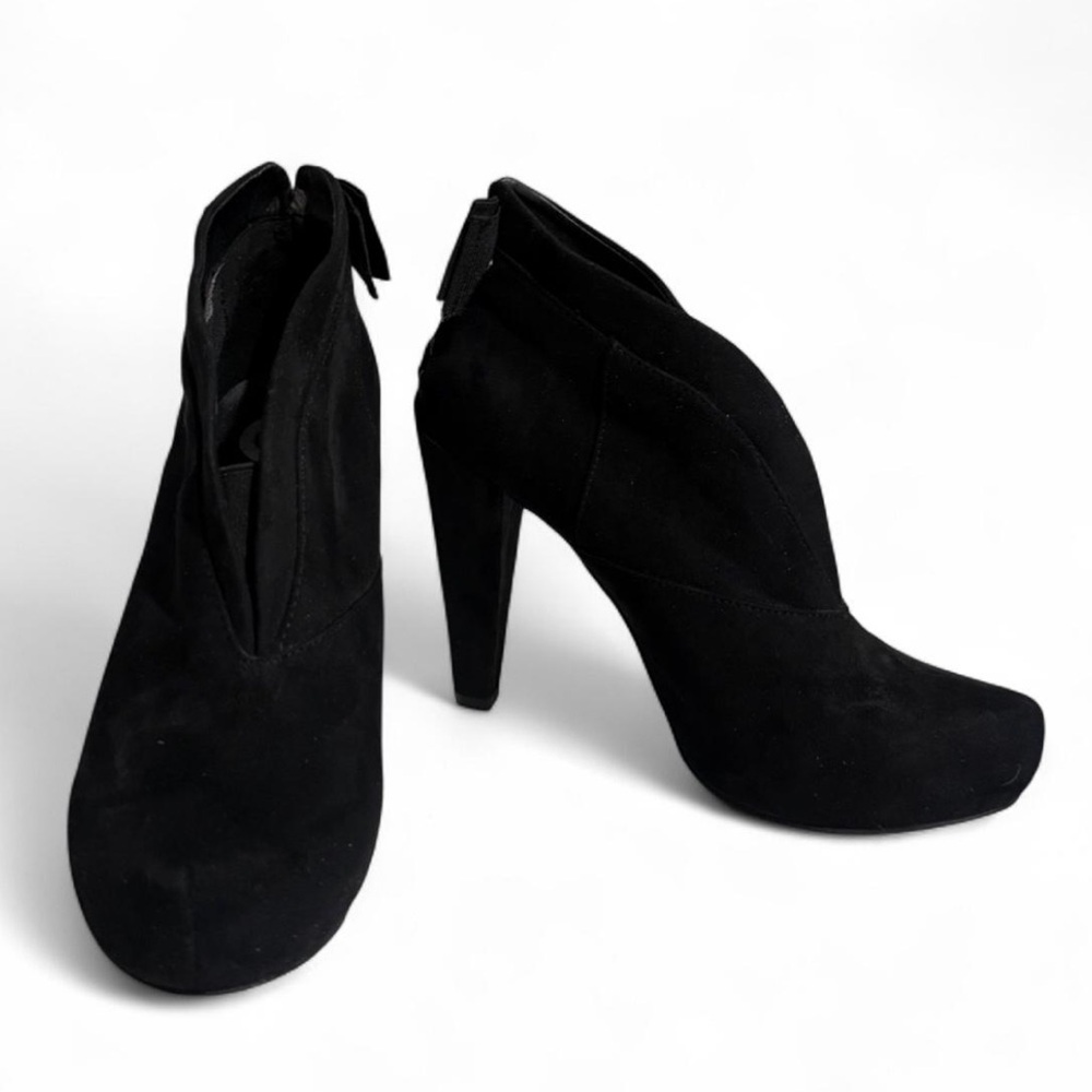Black Suede Heeled Ankle Booties 🖤